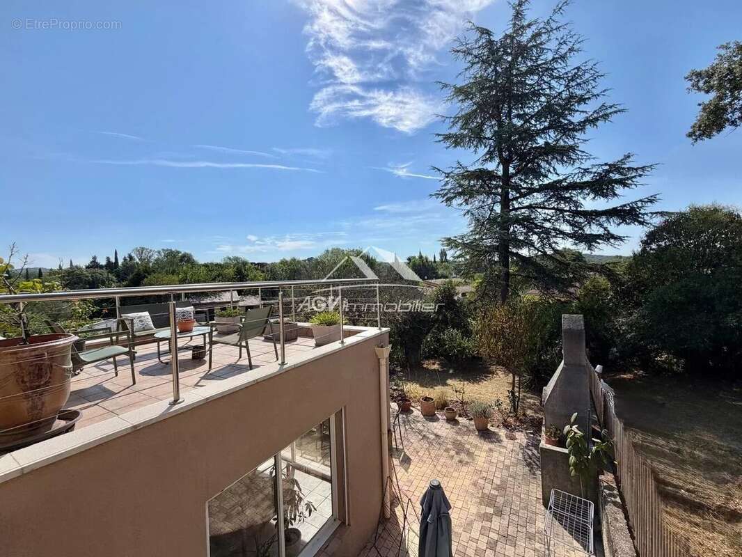 Maison d 'architecte de 200 m² habitable - piscine - 2540m² de terrain - 2 logements - photo 17