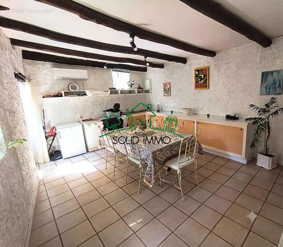 Maison traditionnelle de 194 m2 sur la commune de Meyras 07380 - photo 8