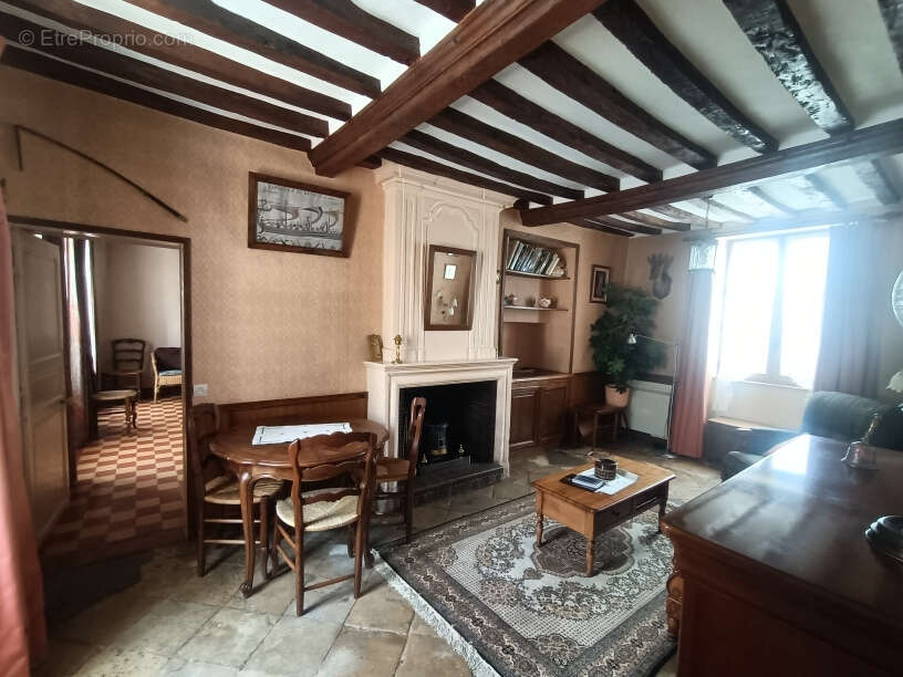 Maison à LONGUES-SUR-MER