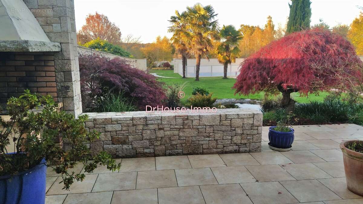 Maison à SAINT-MACAIRE-EN-MAUGES