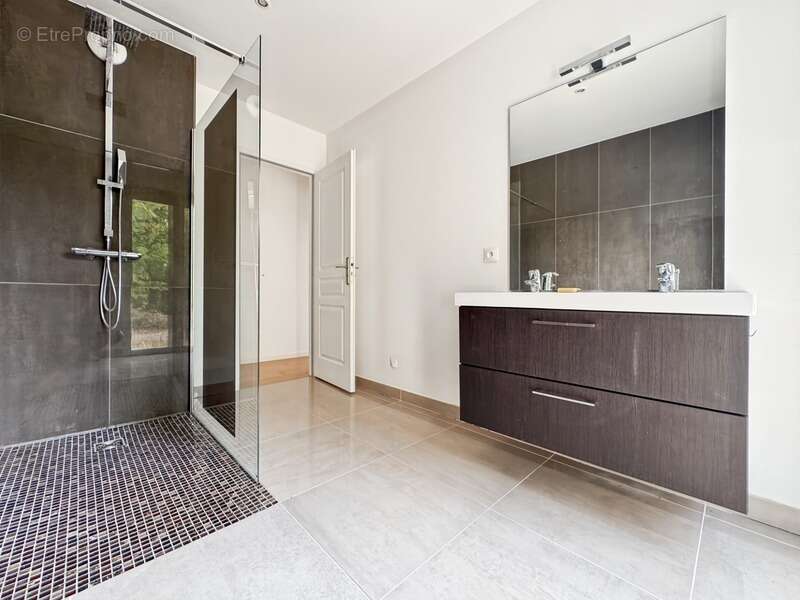 Maison à DIVONNE-LES-BAINS