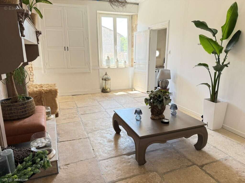 Élégante Demeure De Caractère En Pierre Avec Prestations Haut De Gamme Et Potentiel D’accueil - photo 8