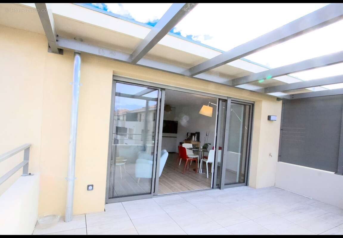 Appartement à vendre 2 pièces  dernier étage terrasse ascenseur et garage AIX EN PROVENCE (13) - photo 6