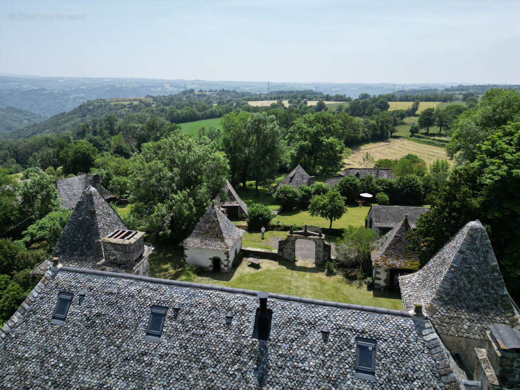 Maison à LACROIX-BARREZ