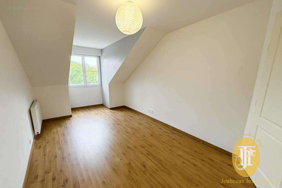 Appartement à FRENEUSE