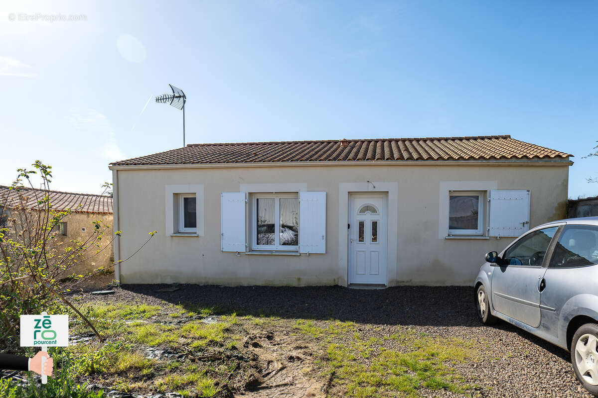 Maison à LES MAGNILS-REIGNIERS