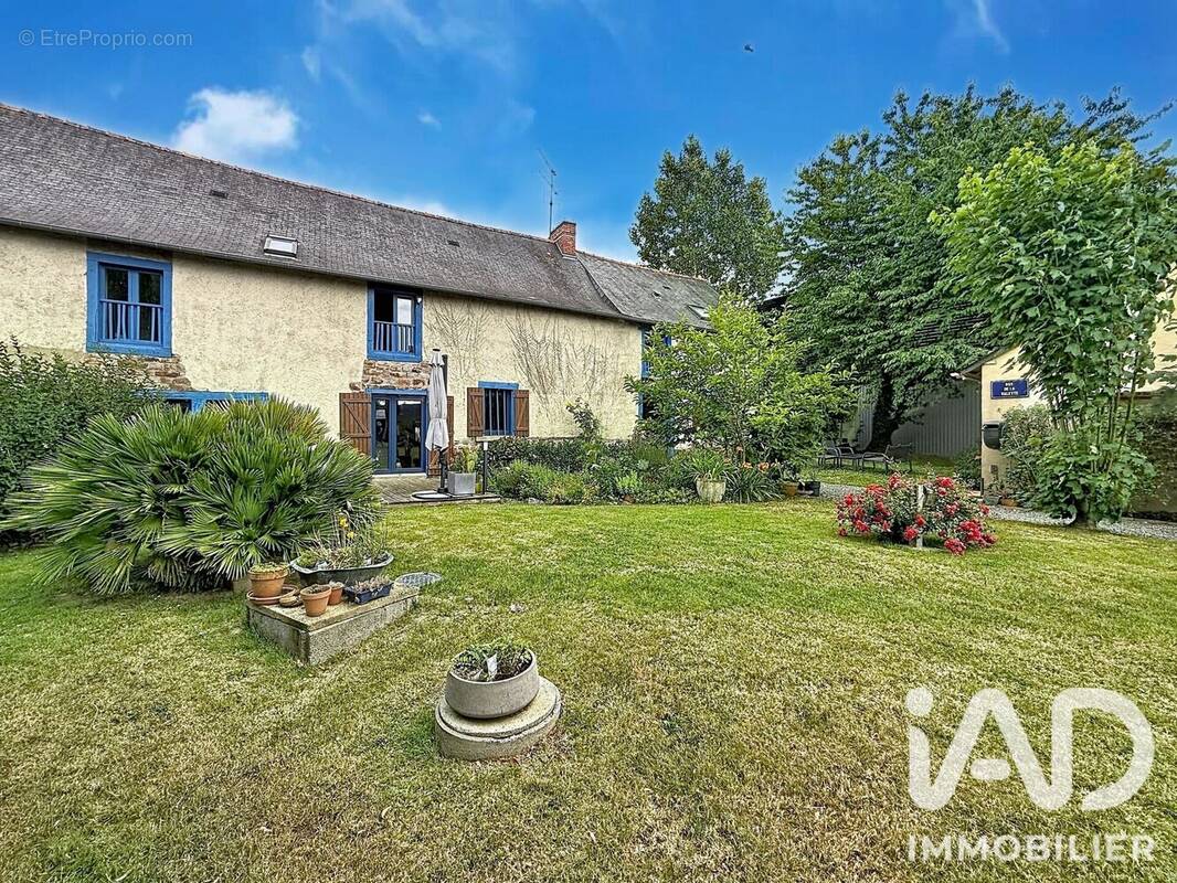 Photo 1 - Maison à LA CHAPELLE-DES-FOUGERETZ