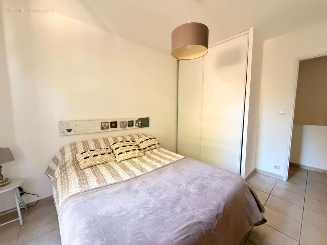 NIMES VACQUEROLLES Superbe maison 5 pièces de 115 m2 avec garage de 50 m2 et jardin - photo 12