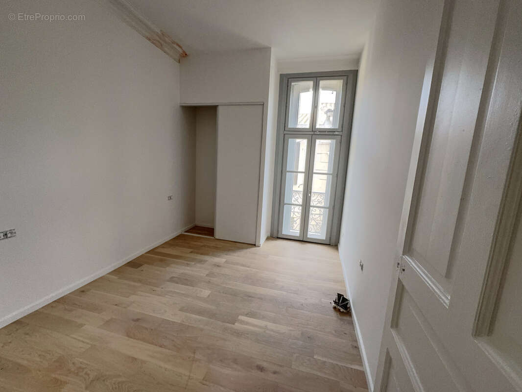 Appartement à VALERGUES