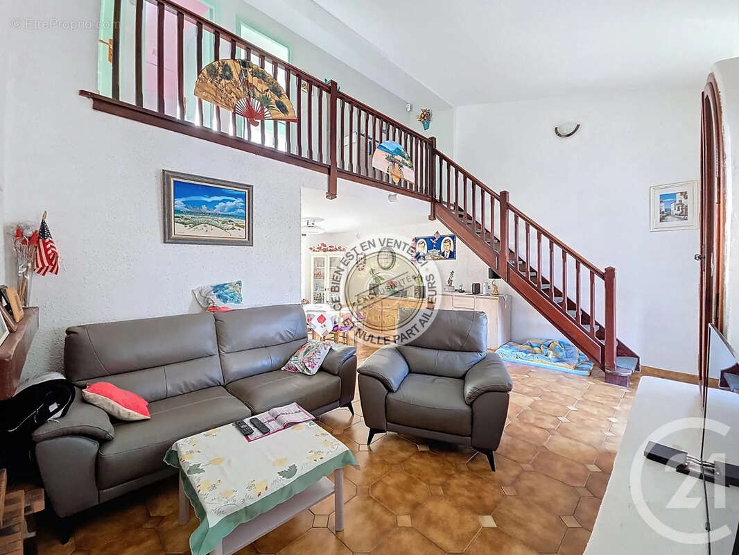 Maison à SAINT-LAURENT-DE-LA-SALANQUE