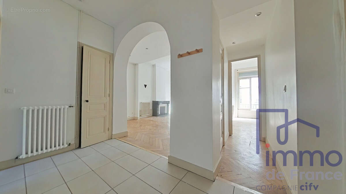 Appartement 92 m² à Saint-Etienne  - photo 5