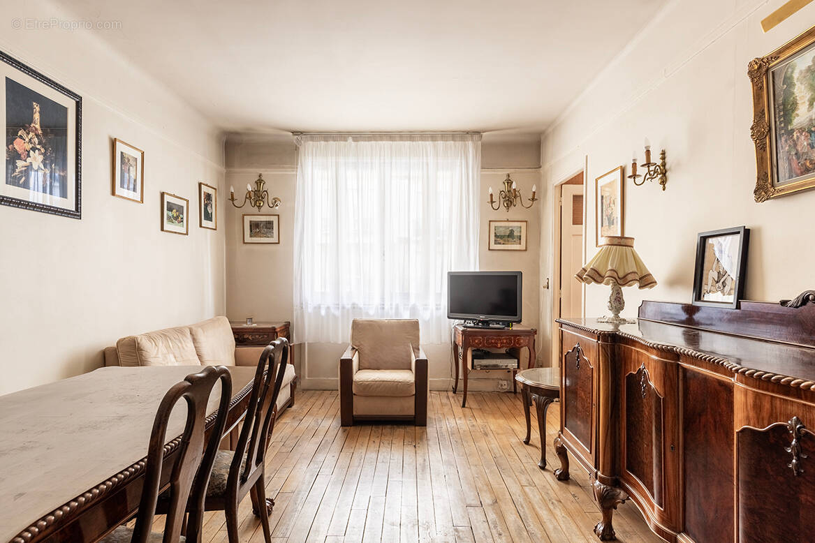 Appartement à PARIS-17E