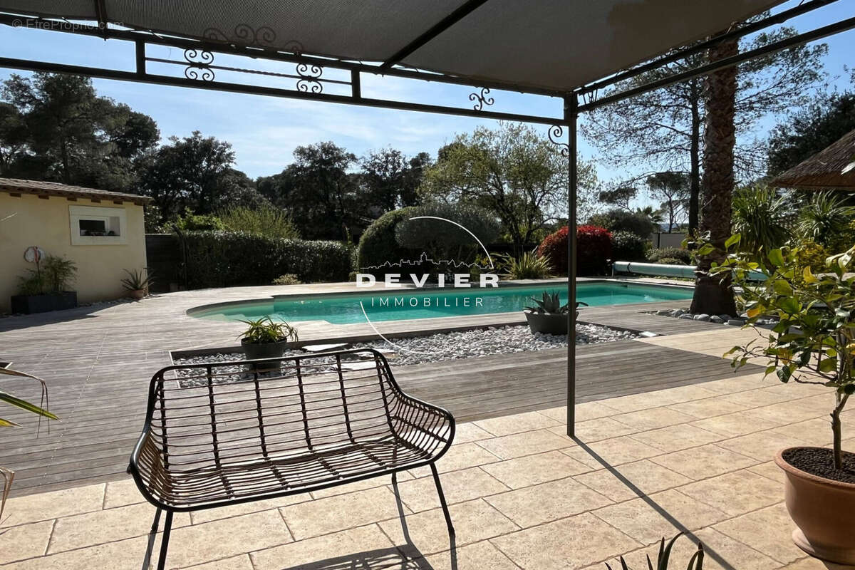 Maison à SAINT-JEAN-DE-CORNIES