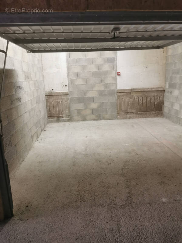 Parking à ORNANS