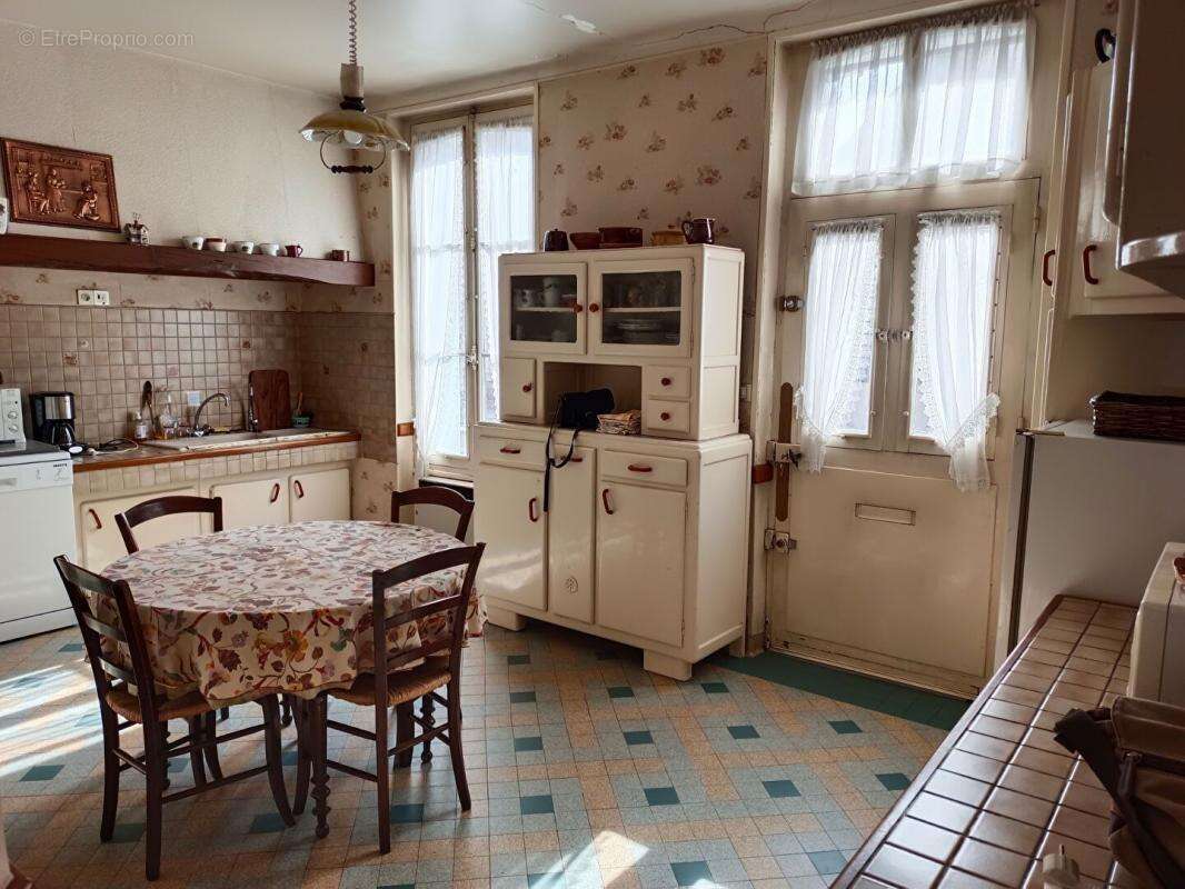 Maison à SELLES-SAINT-DENIS