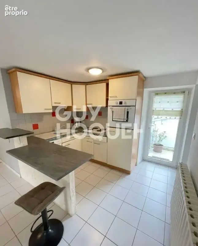 À vendre Local commercial  + Appartement en duplex, centre de Baud - photo 3