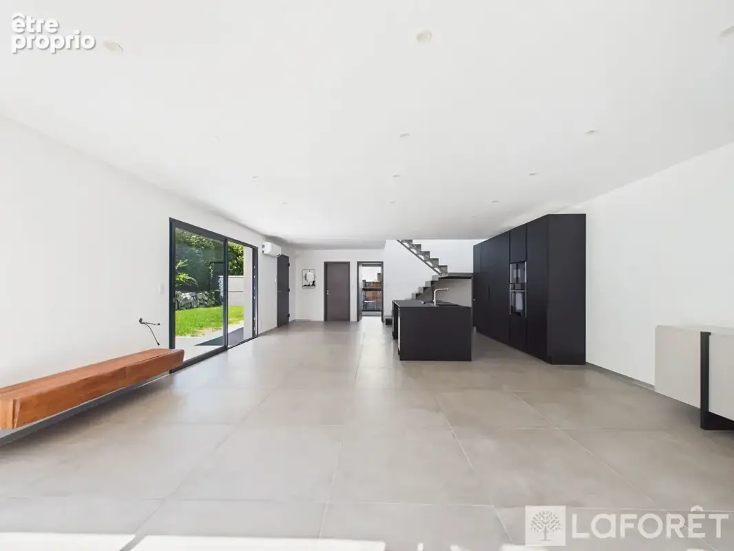 Maison récente avec piscine sur les hauteurs - photo 5