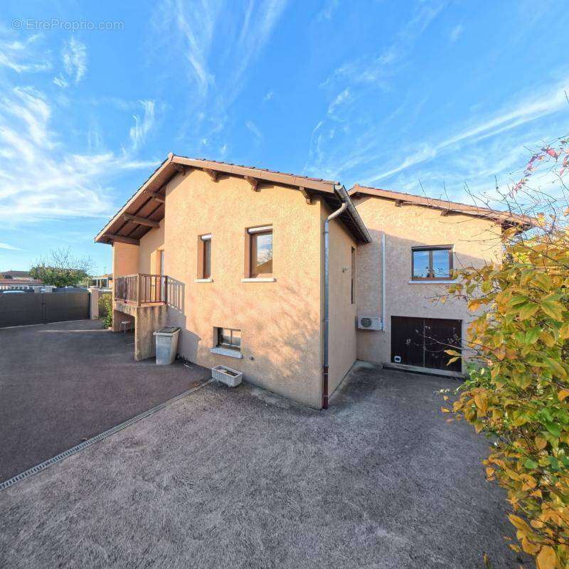 Maison à CHARVIEU-CHAVAGNEUX