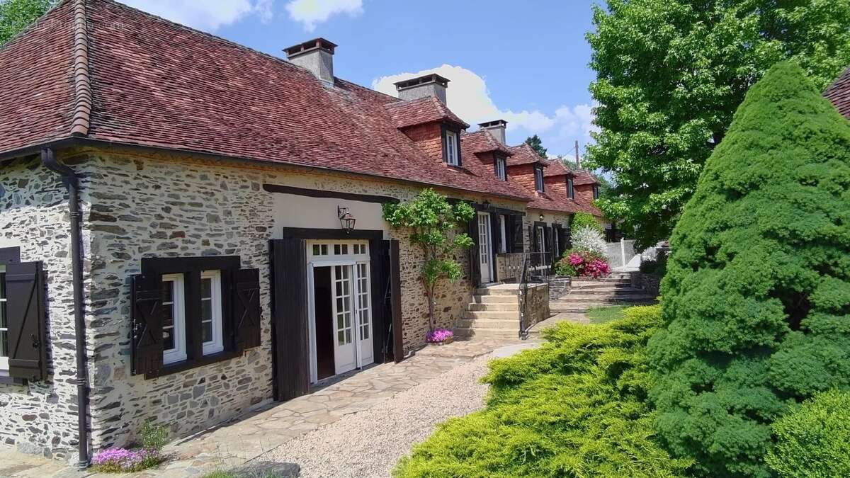 Maison à SAVIGNAC-LEDRIER