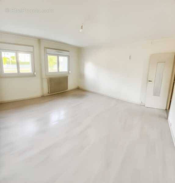 Appartement à VIEUX-CHARMONT