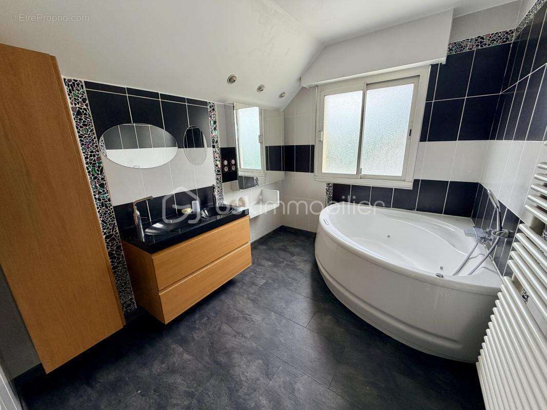 Propriété d'Architecte de 347 m² habitable avec garage et jardin à Charleville - Mézières - photo 9