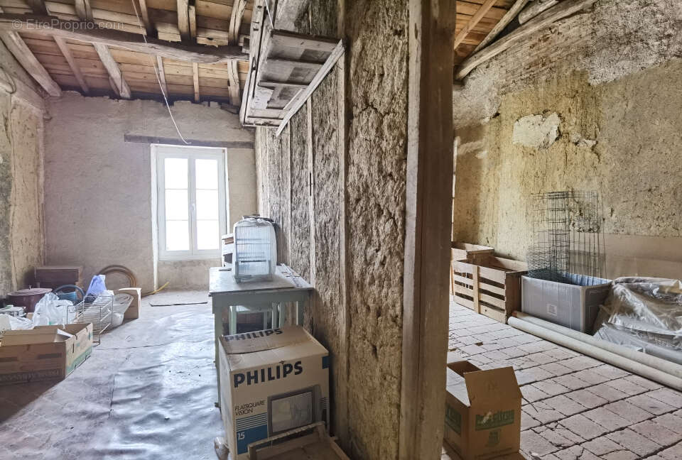 Maison à SAINT-MACAIRE-EN-MAUGES