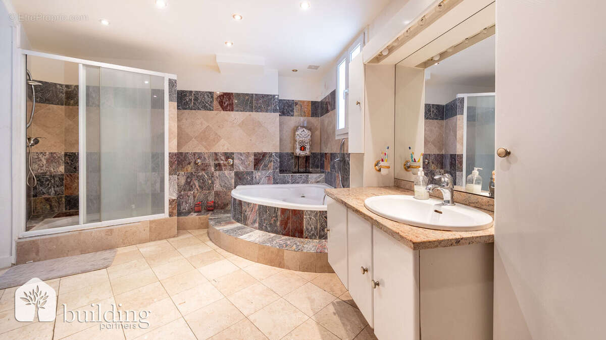 Appartement à PARIS-8E