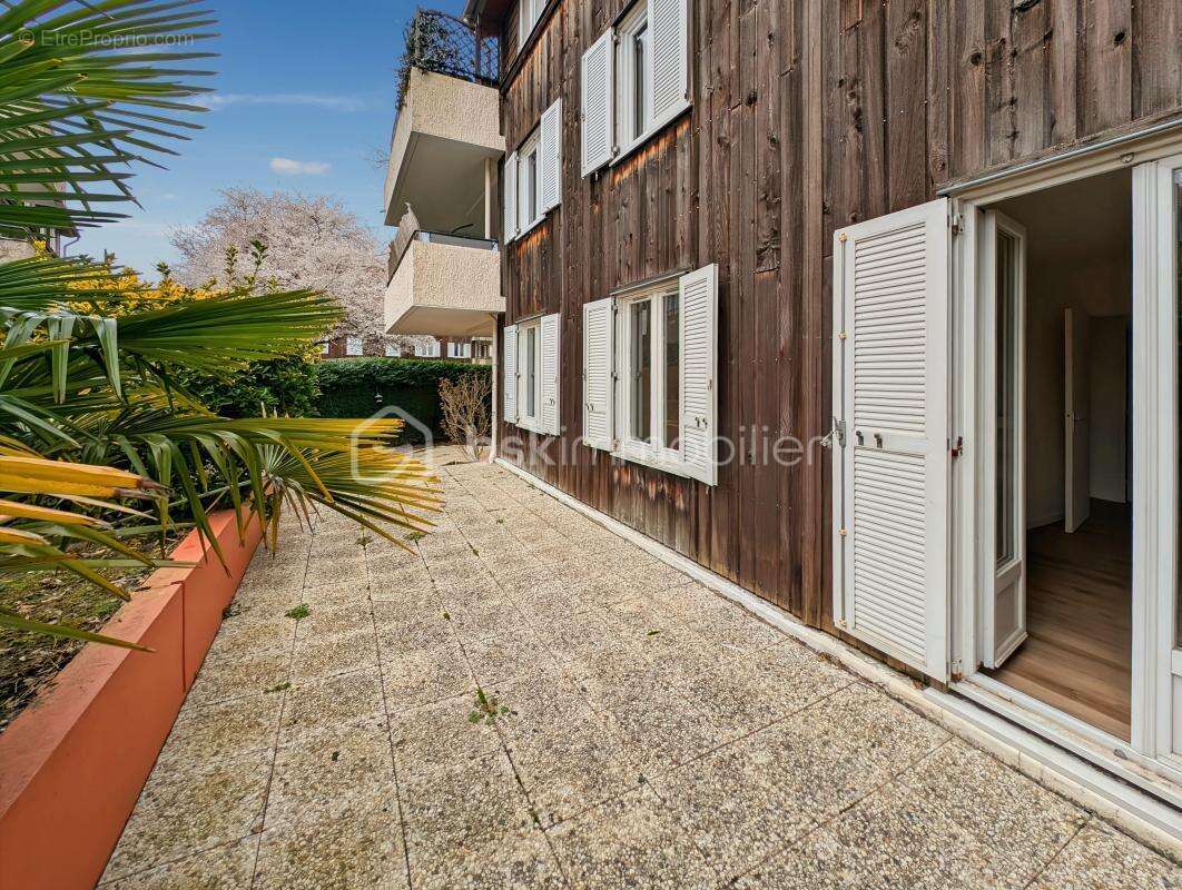 Appartement à EMERAINVILLE