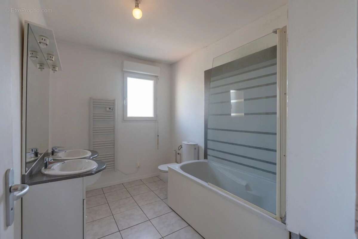 Appartement 82 m² à La Chapelle-Saint-Luc  - photo 7