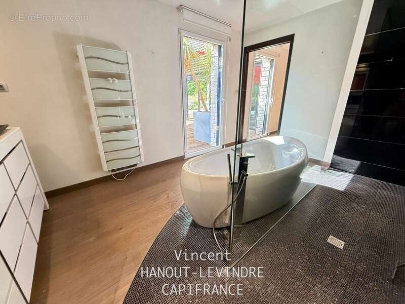 Maison à vendre 9 pièces BAZOGES EN PAILLERS (85) - photo 5