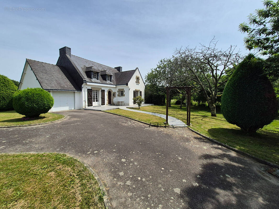 Maison à PLOUGOUMELEN