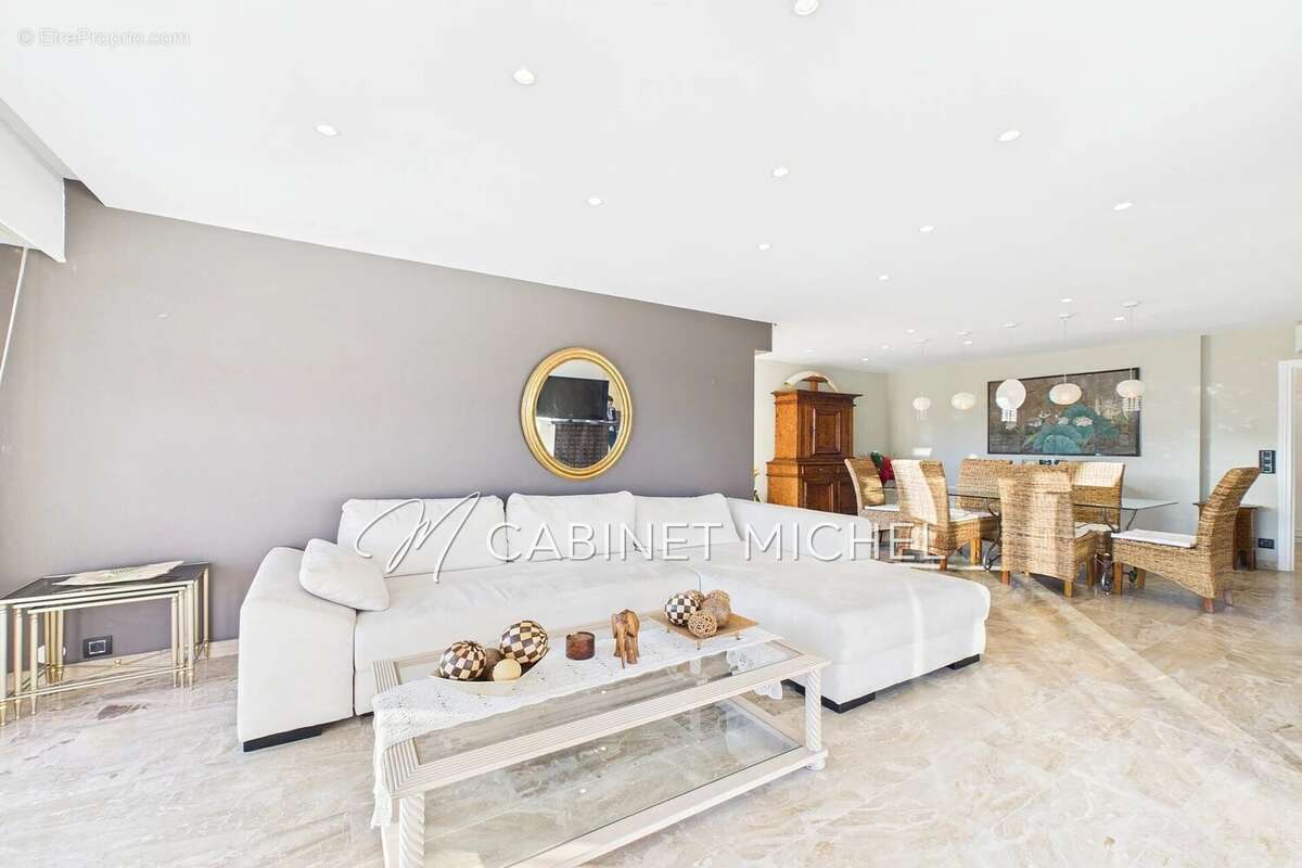 Appartement à MANDELIEU-LA-NAPOULE