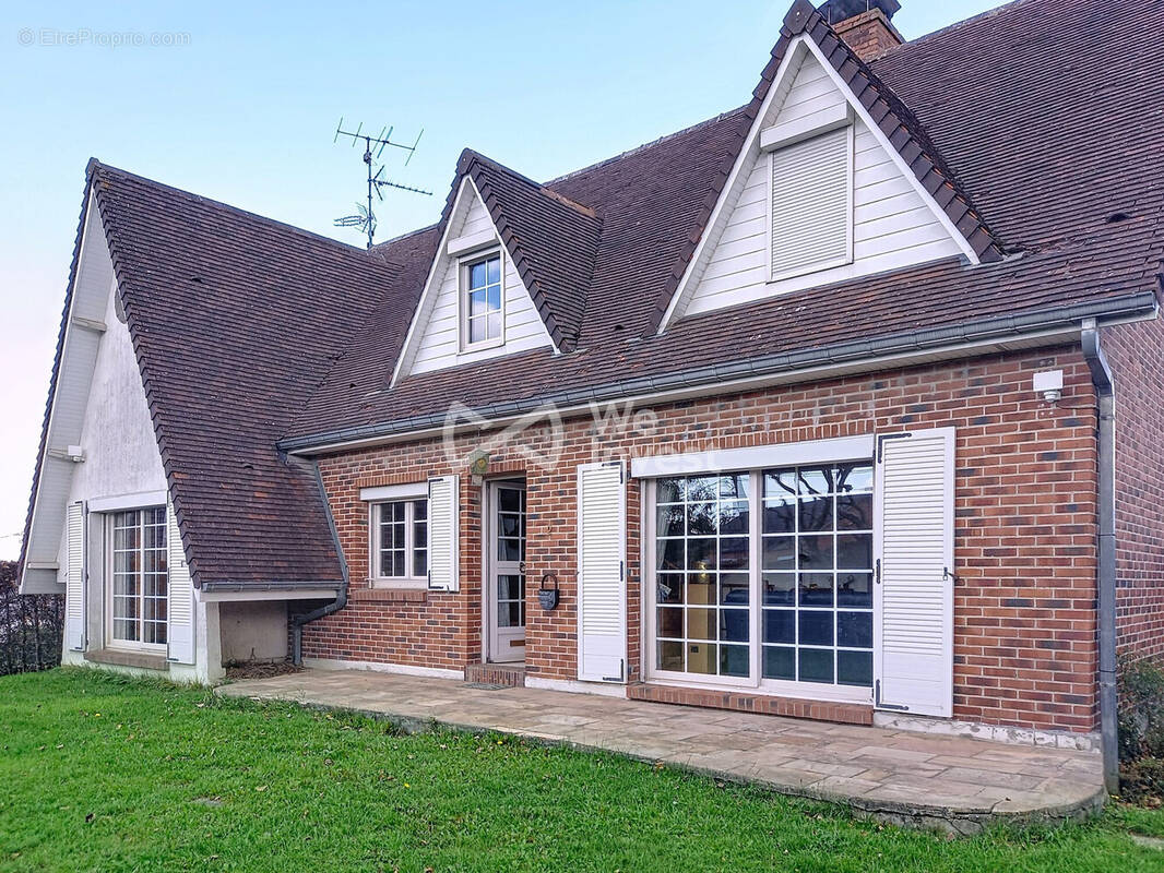 Maison à AVESNES-SUR-HELPE