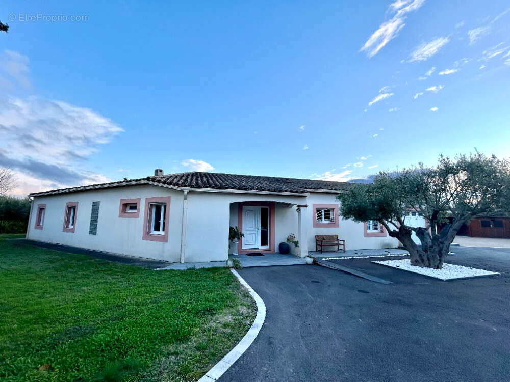 Maison à VILLEMOUSTAUSSOU