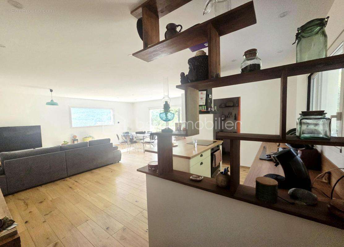 Maison d'environ 90 m² à Vesseaux - photo 9