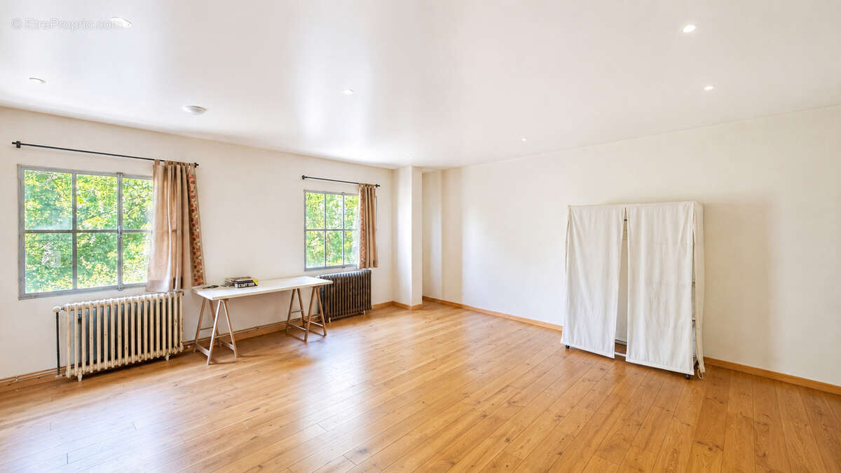 Maison de caractère de 406 m2 habitables sur un terrain de 2 547 m2   Orbigny - photo 8