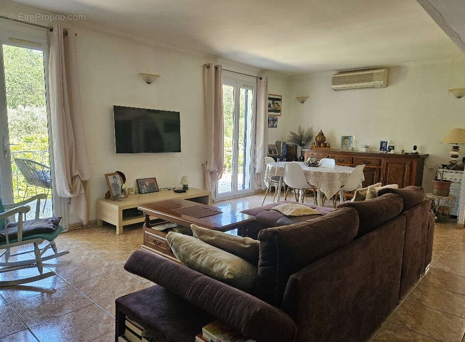Maison à MORNAS