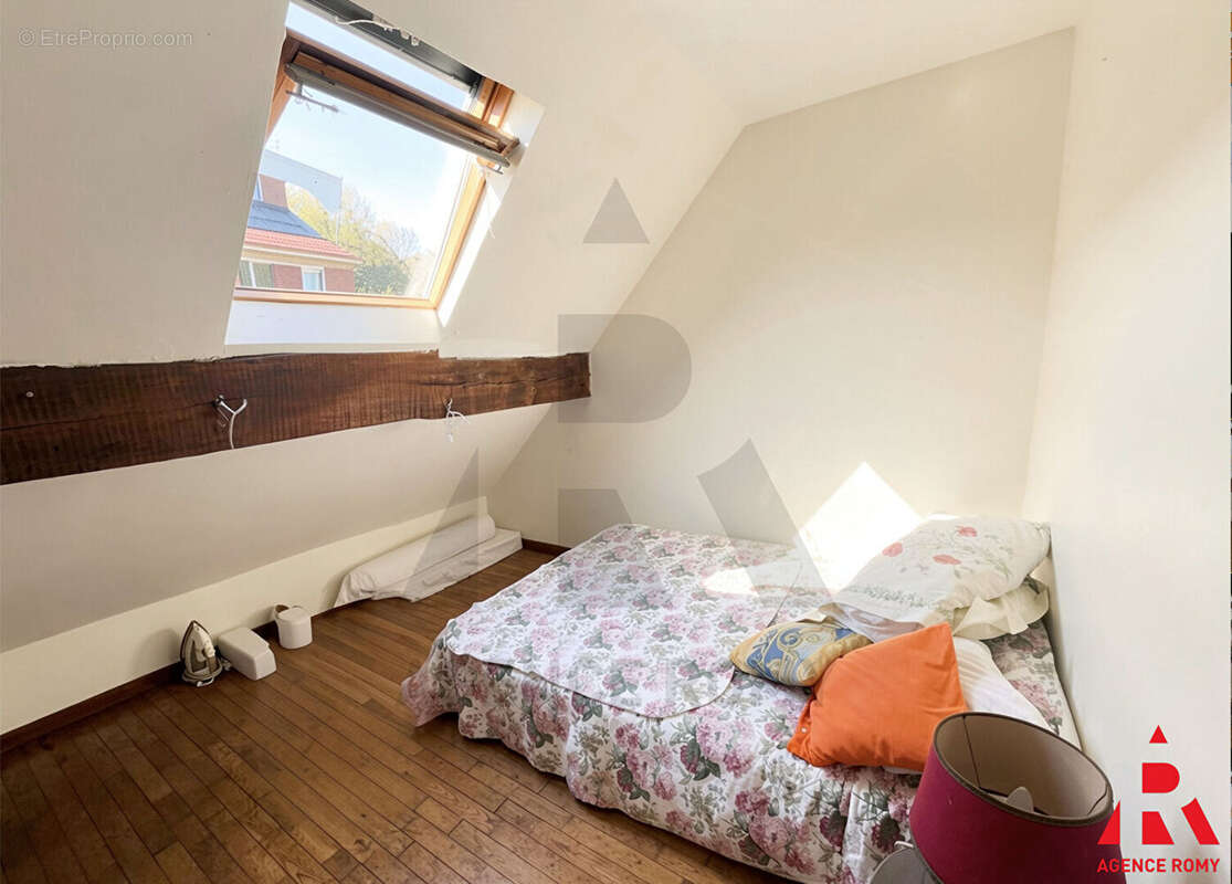 Maison avec jardin - Centre St Cyr - photo 9