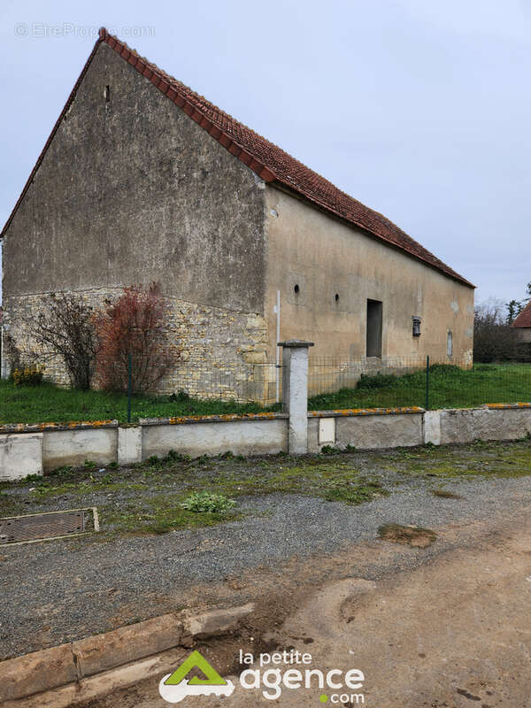 Maison à SAINT-DENIS-DE-PALIN
