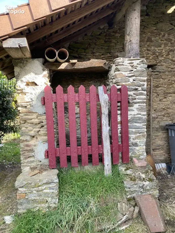 En campagne de meuzac sur plus de 5000m2 2 maisons 1 grange 2 puits 1 four a pain - photo 3