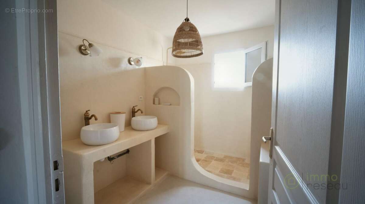 Maison 216 m² à Plaissan  - photo 19