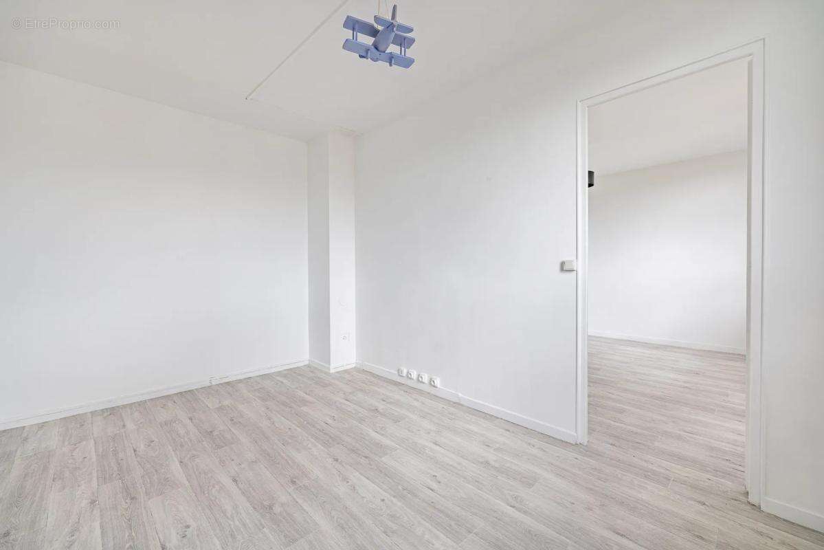 Appartement de 4 pièces de 62 m² à Romainville - photo 5