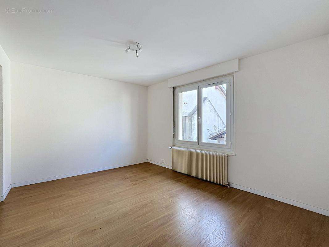 Appartement à BONNE