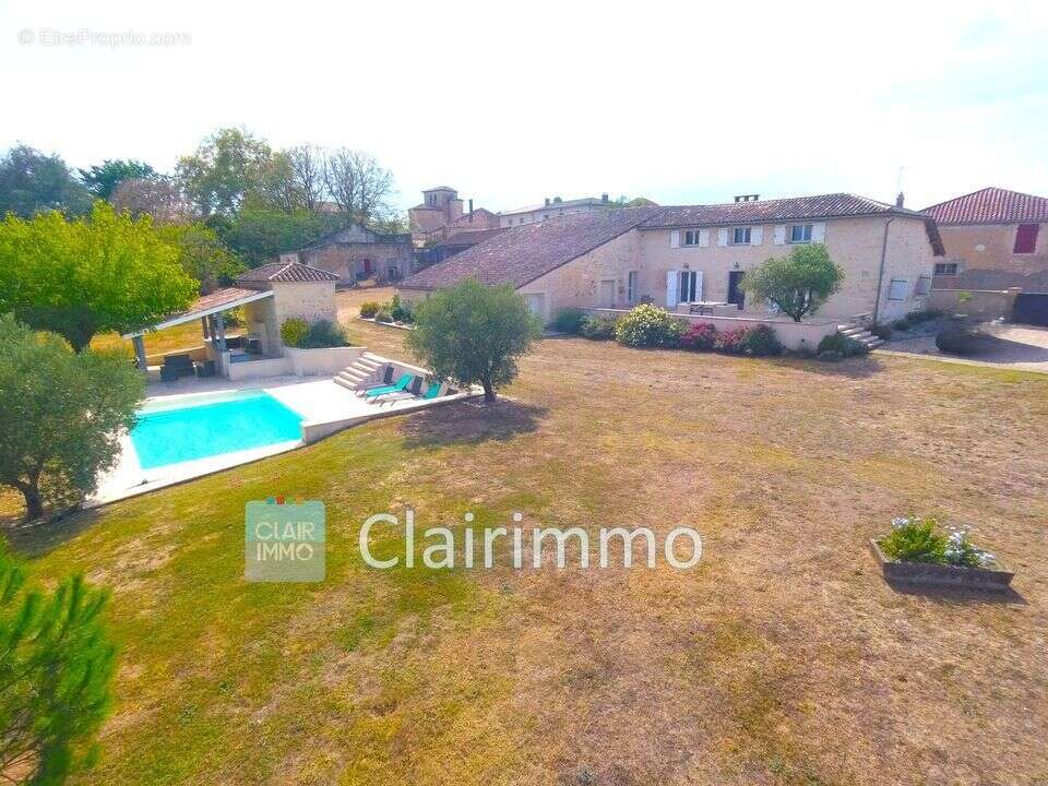 rénovation-pierres-terrain-piscine-poutre apparentes-gite-Rb - Maison à COCUMONT