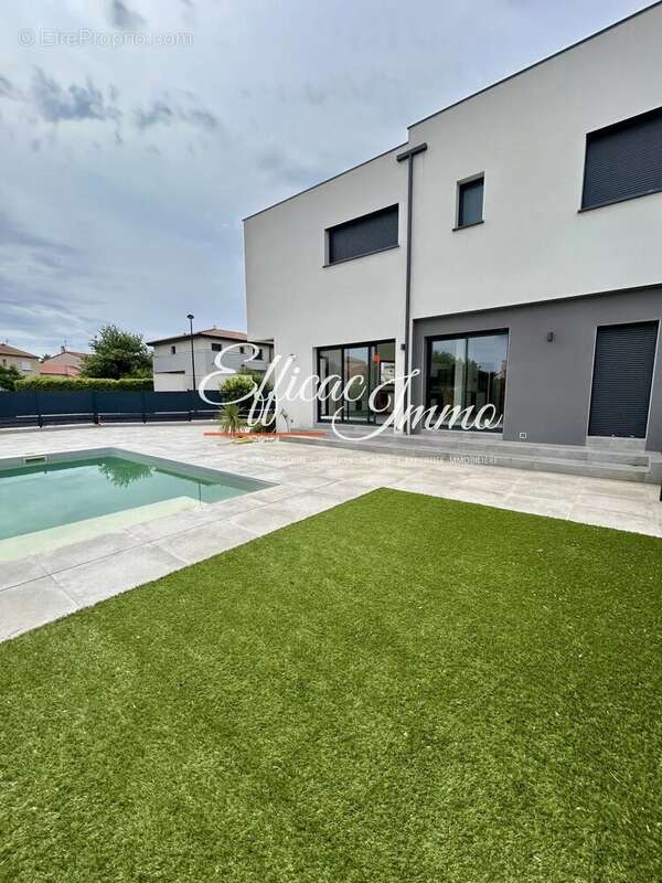 Magnifique villa 3 faces avec piscine et garage - photo 3
