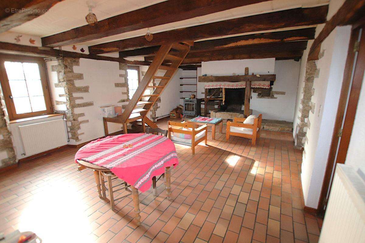 Ensemble immobilier avec gîte et potentiel second gîte - Maison T7 de 211 m² sur terrain arboré - photo 3