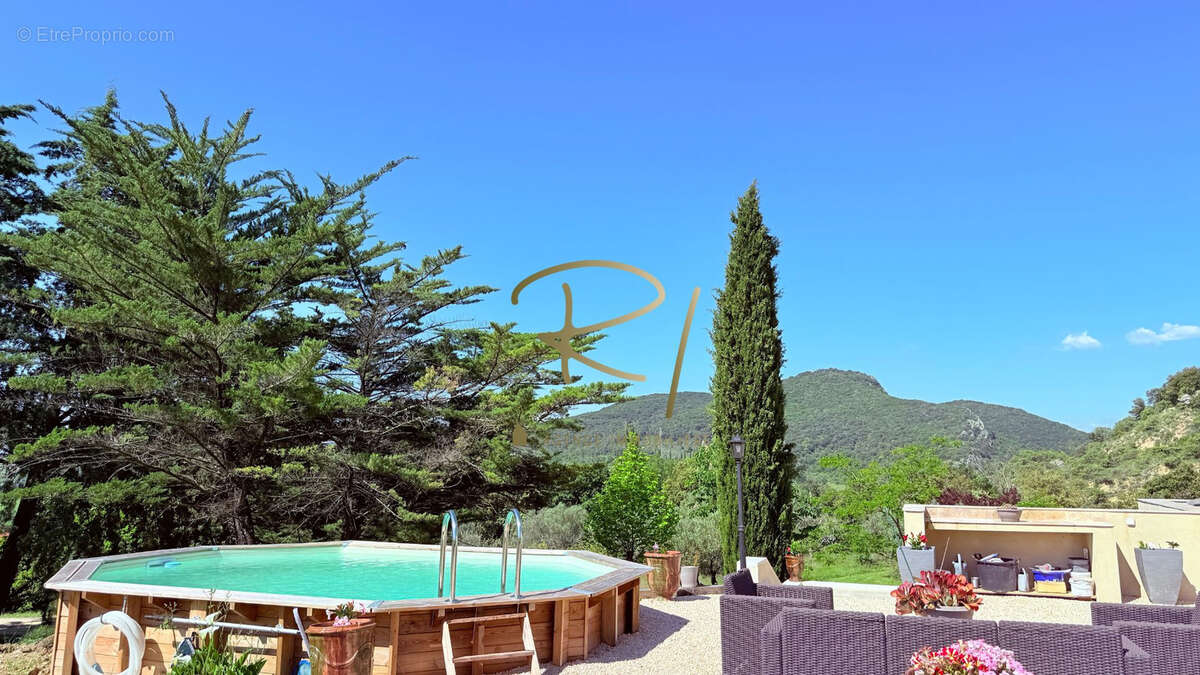 Maison à SAINT-SAUVEUR-DE-CRUZIERES