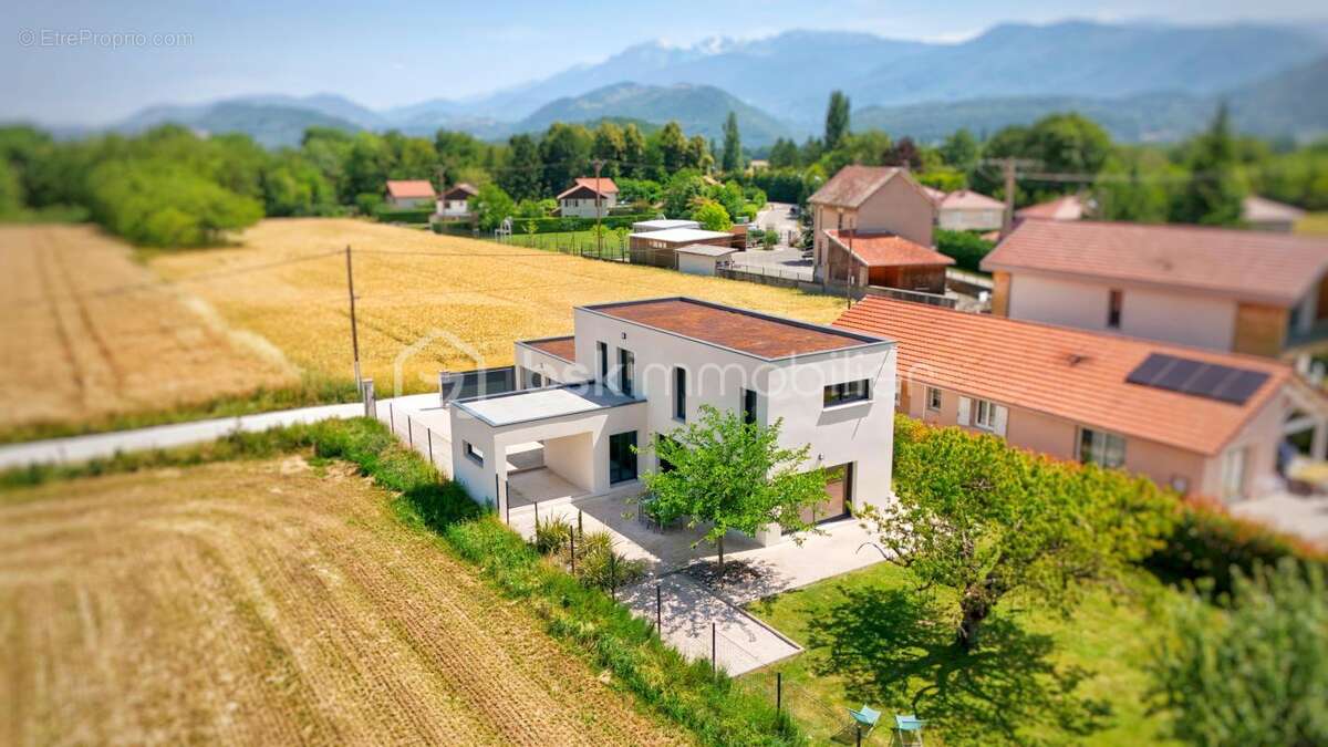 Maison contemporaine dans un cadre idylique - photo 4