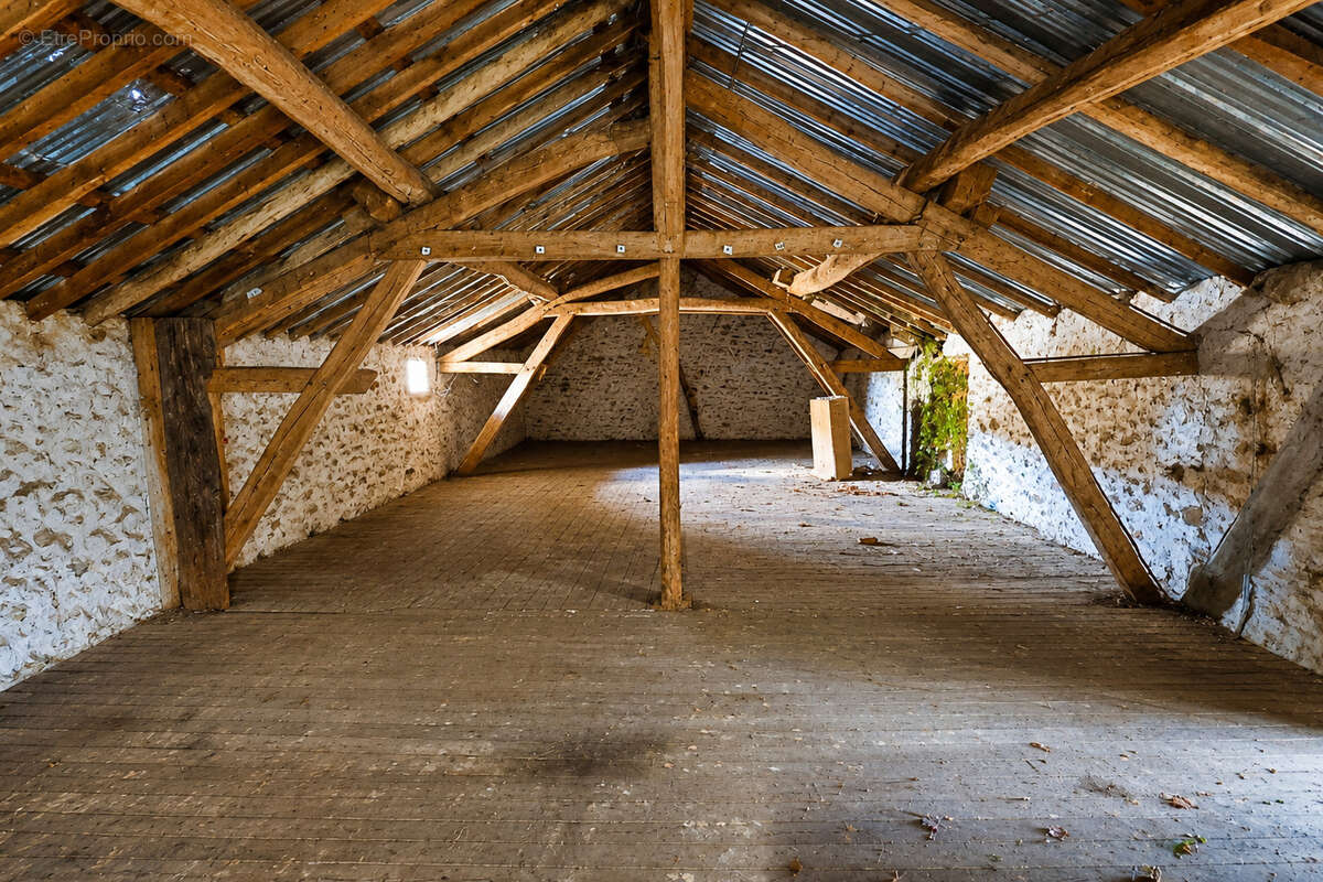 Grange sur un terrain de 788m2 - photo 4