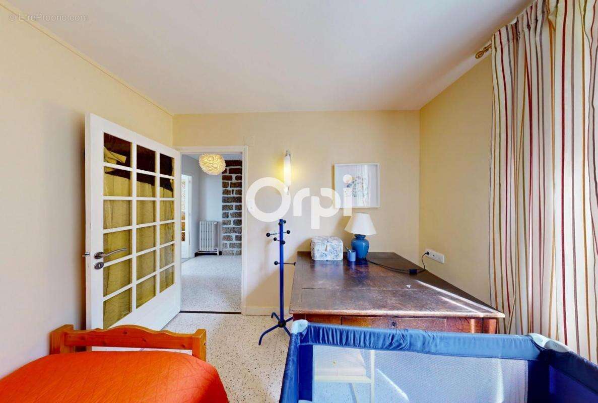 Grande villa familiale avec piscine, dépendance et potentiel locatif - photo 17